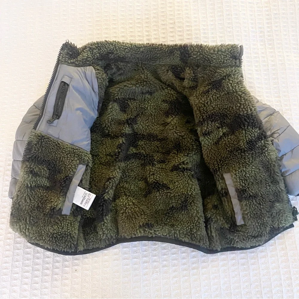 GAP reversible grey and camo Sherpa jacket kids size 3Y